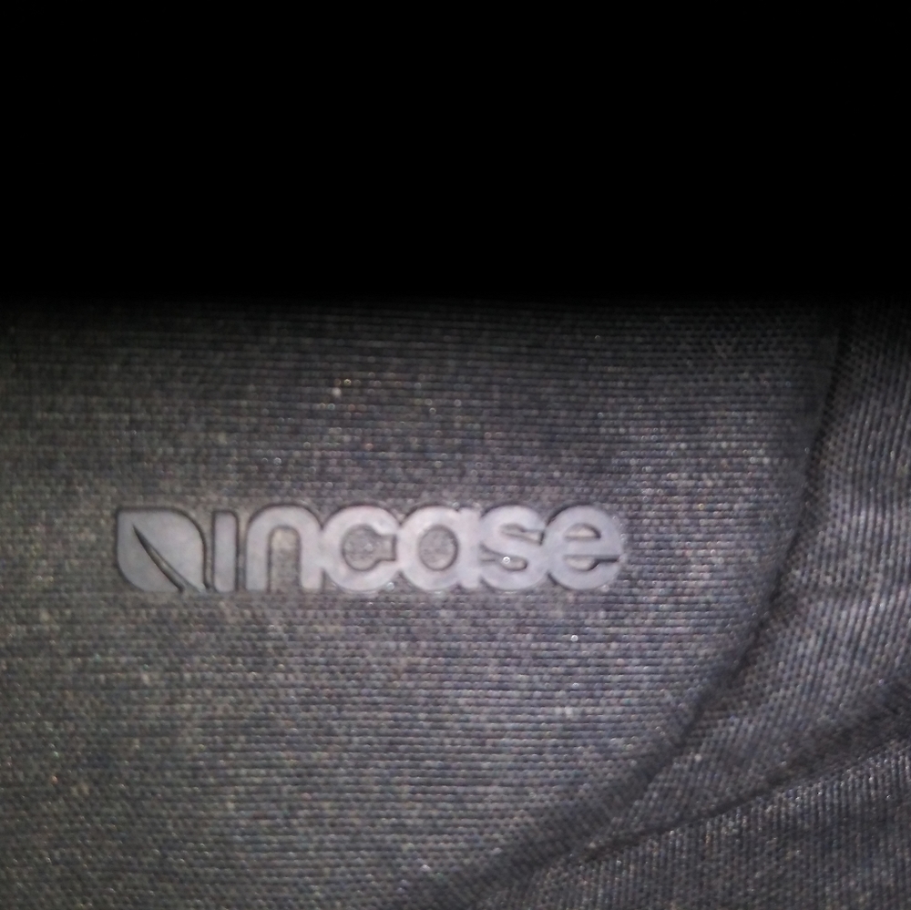 Incase Tablet/Notebook Backpack - Picture 9 of 10